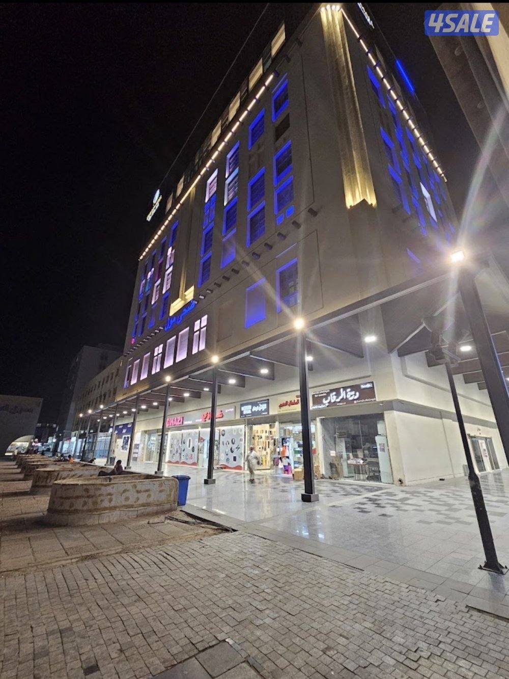 للبيع مشغل خياطه مجهز بالكامل الموقع ضحى مول اجار المحل 450دينار0