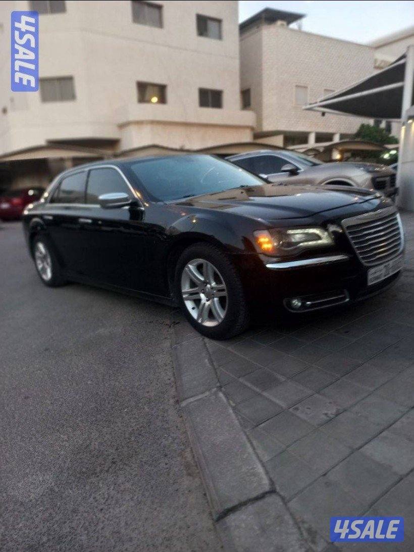 كرايسلر 300c هيمي 2013 بحالة جيدة الفحص مرفق مك0