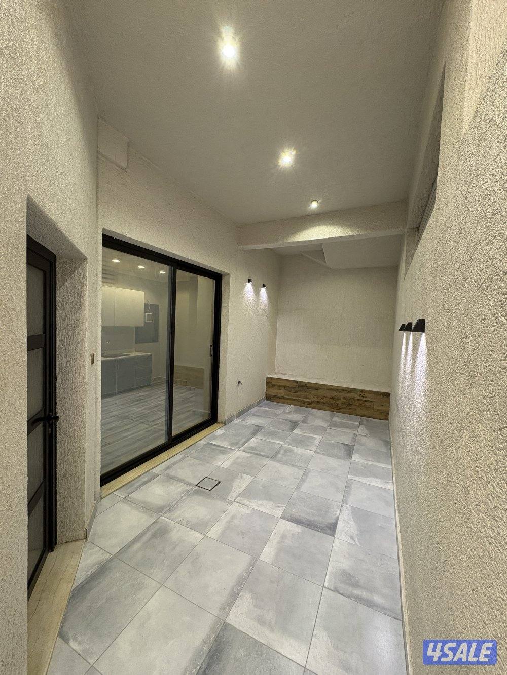 للايجار شقه نص دور  الفردوس القسايم قطعه 9 المميز بناء جديد2