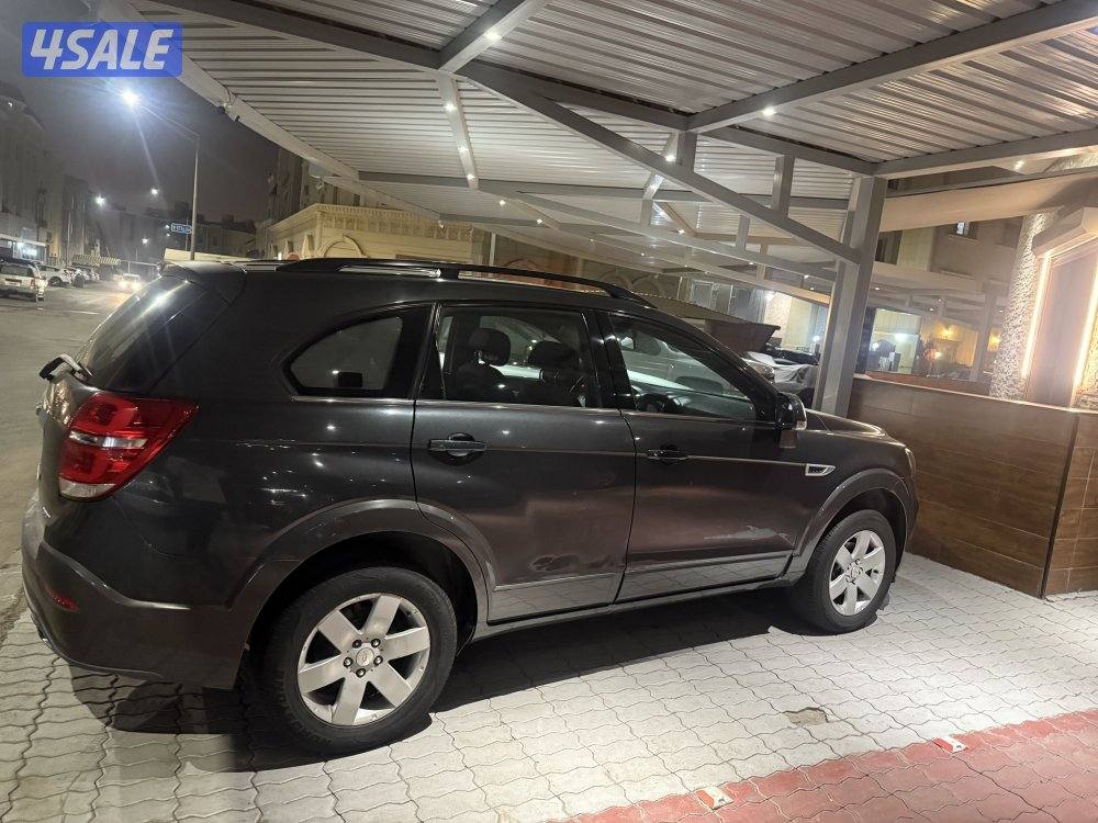 للبيع جيب كابتيفا اللون كحلي ماشي 200 الف كلو شرط الفحص قير مكينه شاصي2