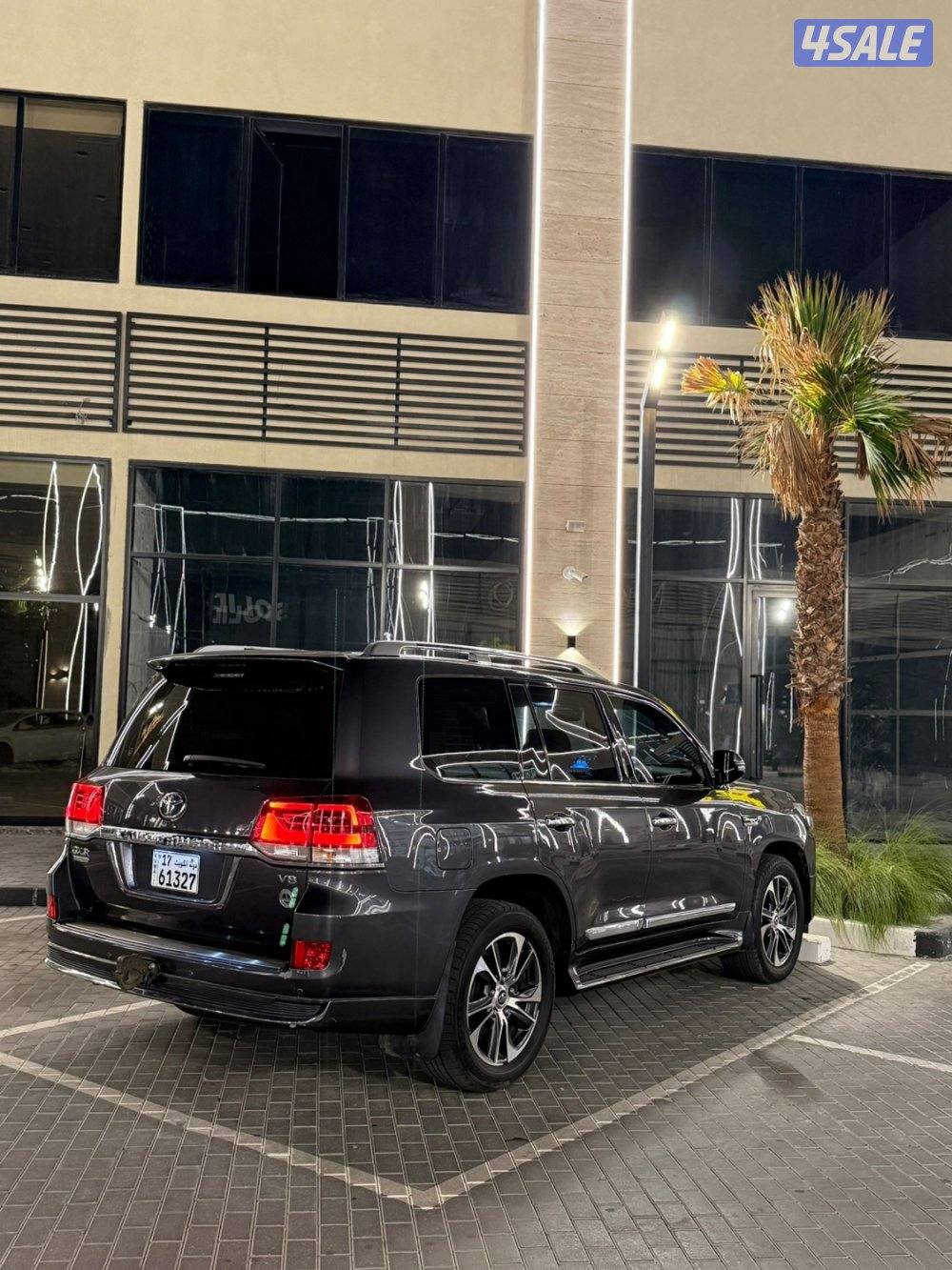 لاندكروزر جراندتورنق 2020 شرط الفحص كامل سيرفس منتظم بالوكالة مالك اول3