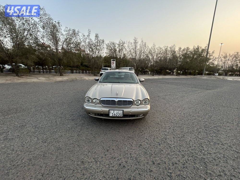 جاكور xj8 موديل ٢٠٠٤ ماشي ١٧٥ الف2