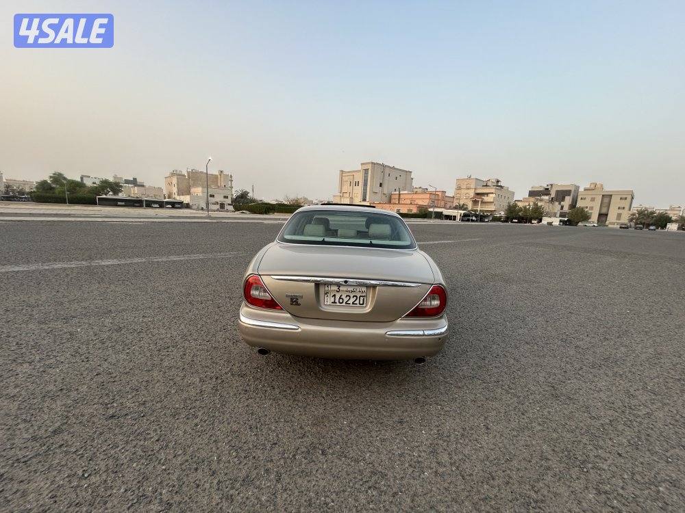 جاكور xj8 موديل ٢٠٠٤ ماشي ١٧٥ الف3