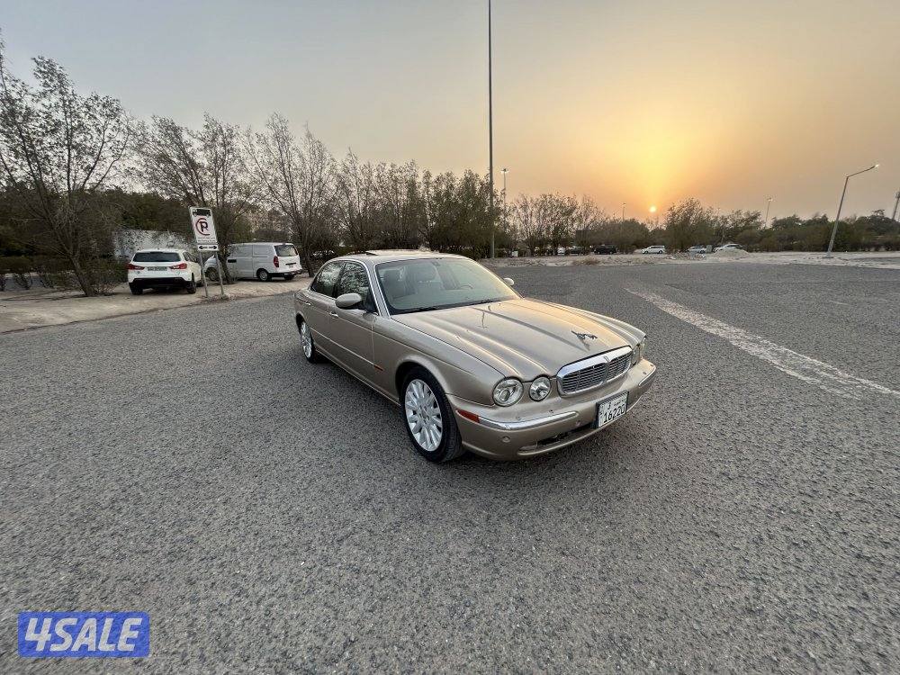 جاكور xj8 موديل ٢٠٠٤ ماشي ١٧٥ الف4