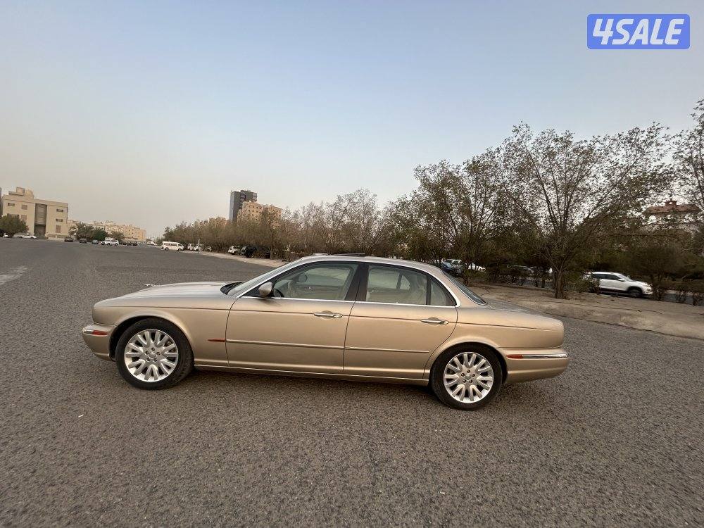 جاكور xj8 موديل ٢٠٠٤ ماشي ١٧٥ الف5