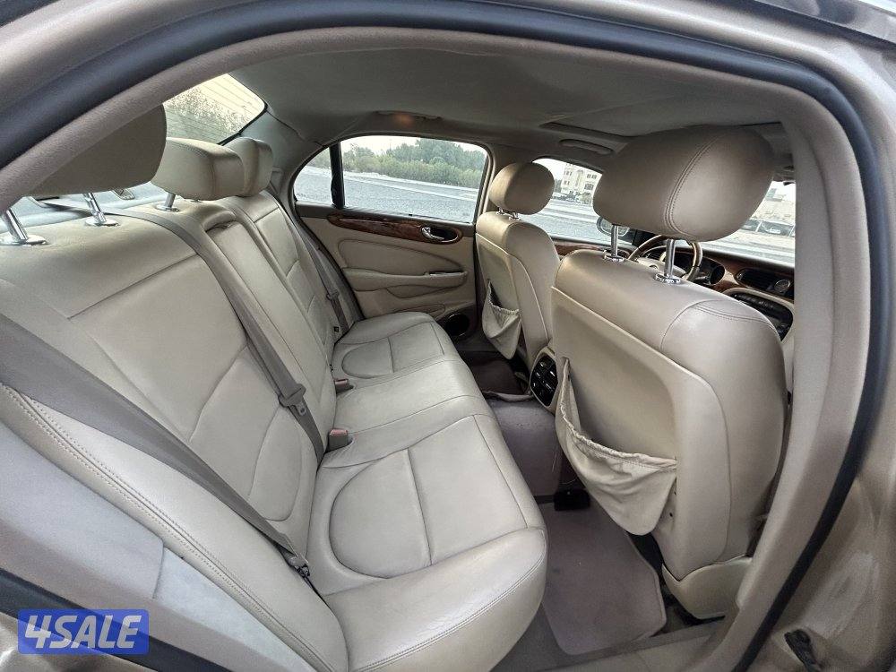 جاكور xj8 موديل ٢٠٠٤ ماشي ١٧٥ الف6