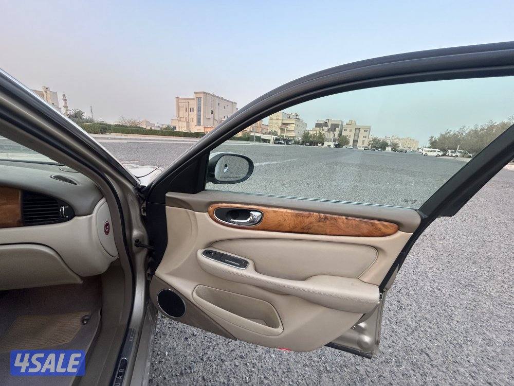 جاكور xj8 موديل ٢٠٠٤ ماشي ١٧٥ الف7