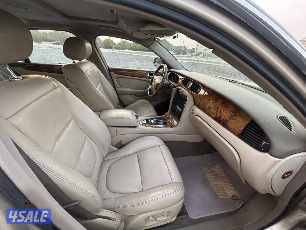 جاكور xj8 موديل ٢٠٠٤ ماشي ١٧٥ الف8