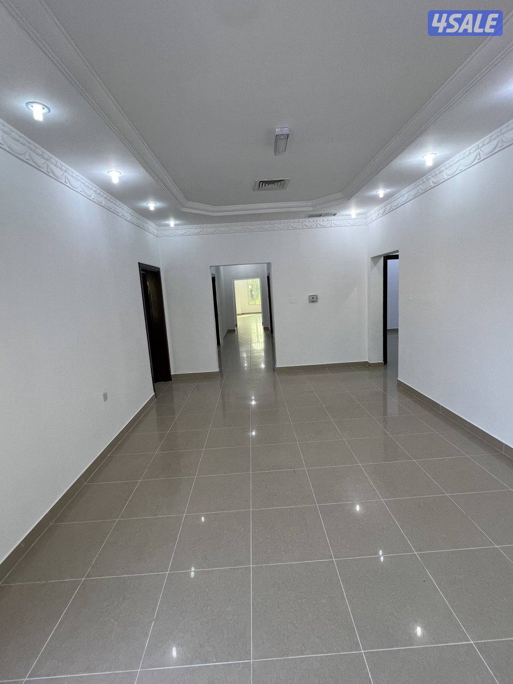 للبيع قسيمة سكنية في المنقف بطن وظهر ثلاث أدور شارع رئيسي2