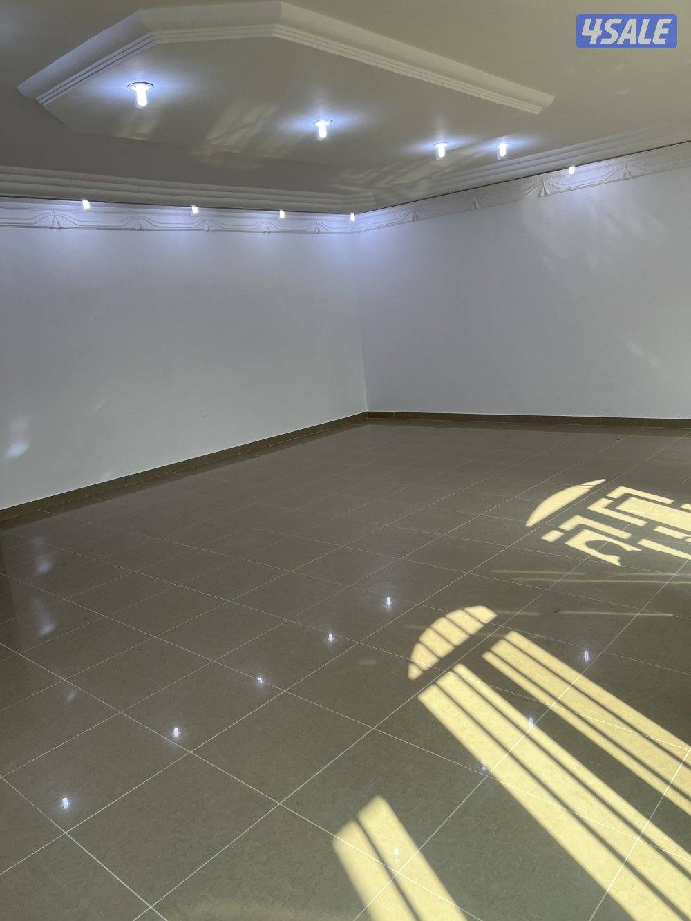 للبيع قسيمة سكنية في المنقف بطن وظهر ثلاث أدور شارع رئيسي6