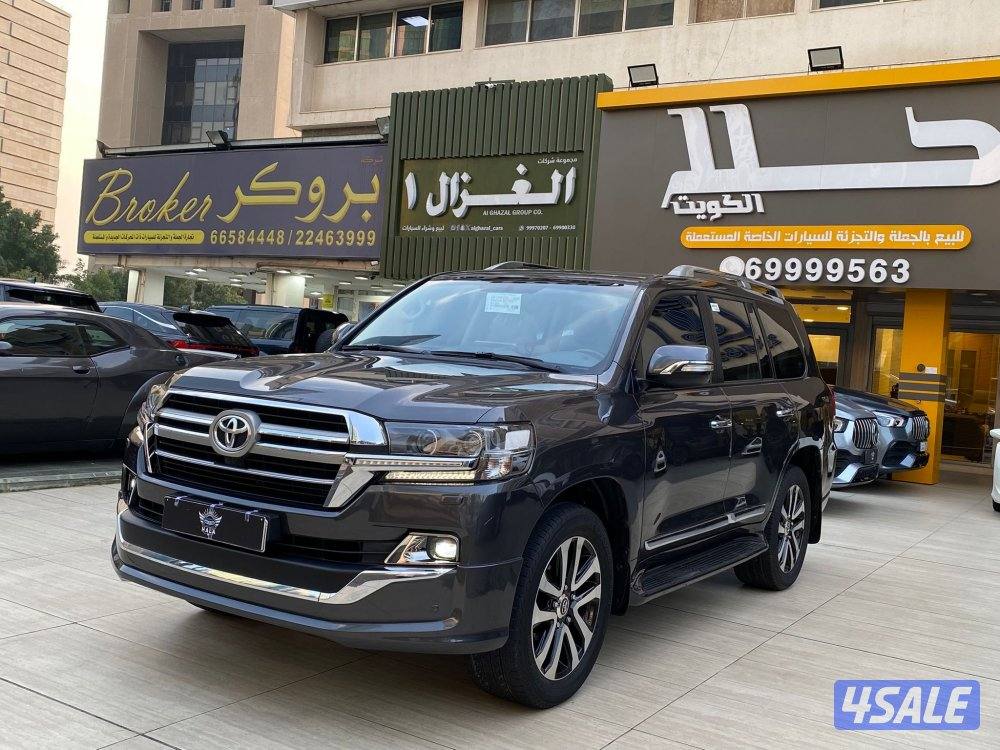 لاند كروزر قراند تورنق موديل 2019 عداد 240 الف كيلو فقط سيرفس الوكاله0