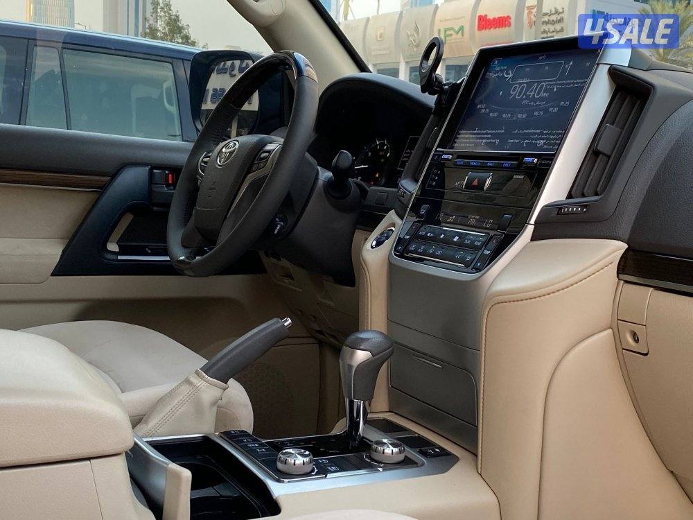 لاند كروزر قراند تورنق موديل 2019 عداد 240 الف كيلو فقط سيرفس الوكاله4