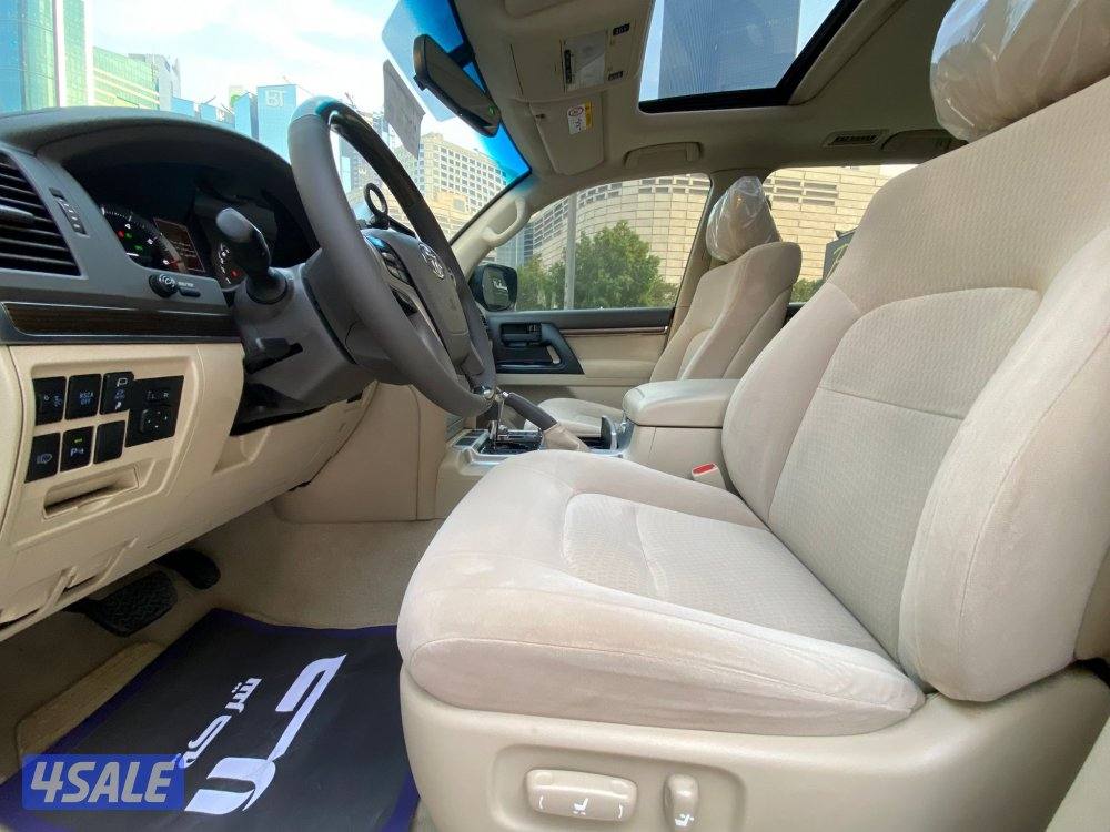 لاند كروزر قراند تورنق موديل 2019 عداد 240 الف كيلو فقط سيرفس الوكاله5