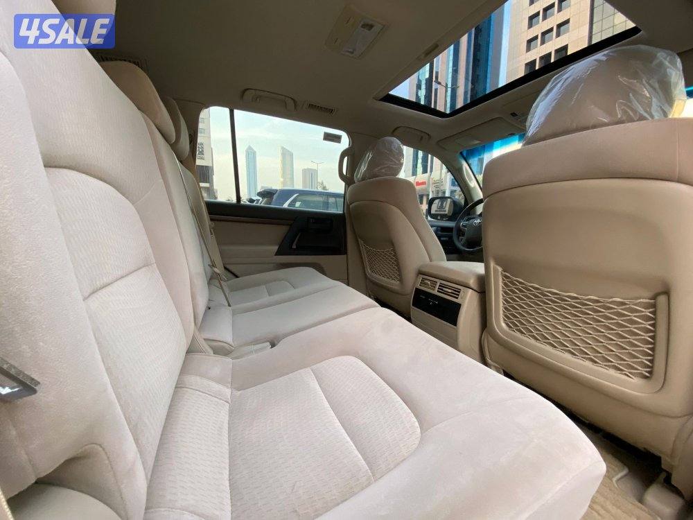 لاند كروزر قراند تورنق موديل 2019 عداد 240 الف كيلو فقط سيرفس الوكاله7