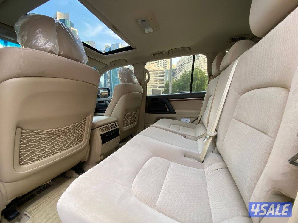 لاند كروزر قراند تورنق موديل 2019 عداد 240 الف كيلو فقط سيرفس الوكاله8