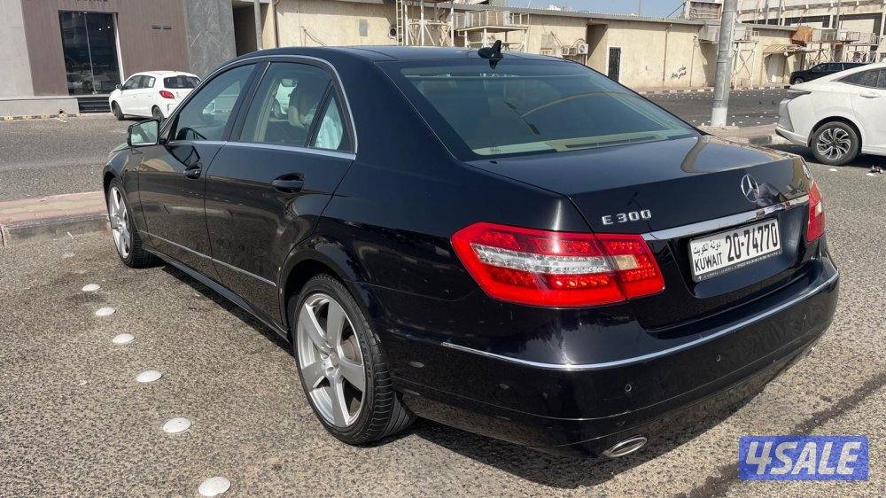 للبيع مرسيدس موديل 2013 البشر صبغ الوكاله بحاله الوكاله عداد180Km2