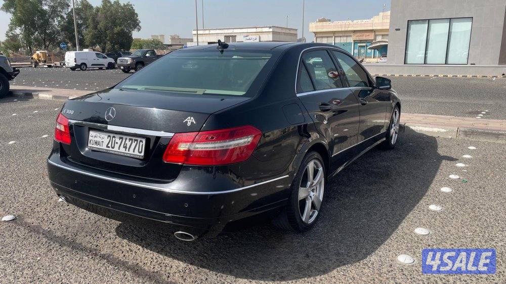 للبيع مرسيدس موديل 2013 البشر صبغ الوكاله بحاله الوكاله عداد180Km3