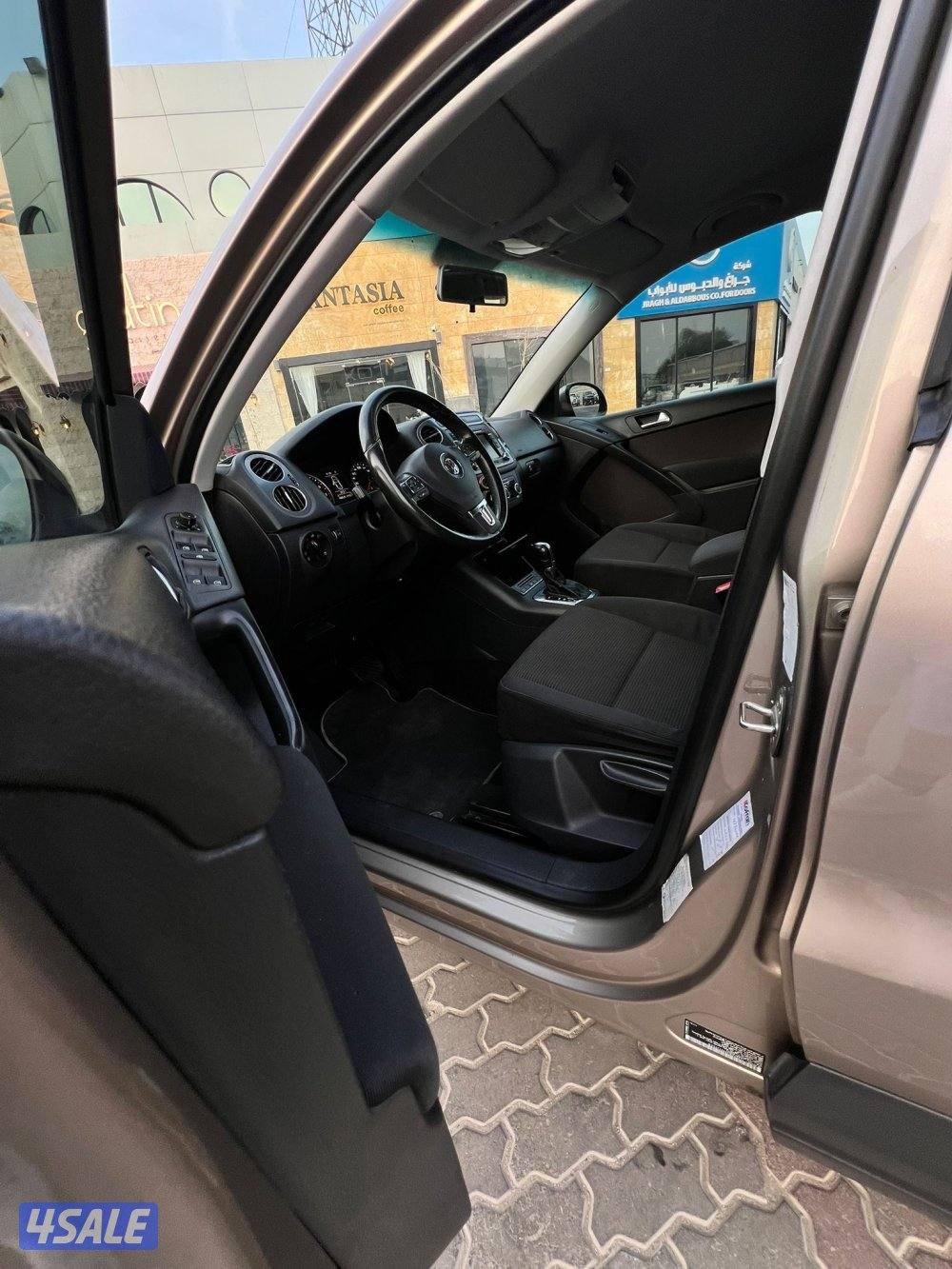 للبيع فولكس واجن موديل 20124