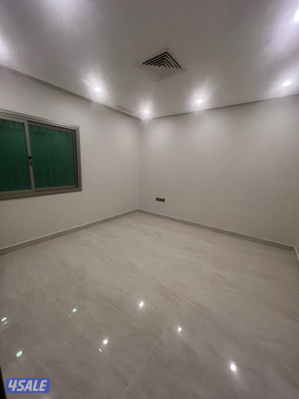 للايجار شقه بالصباحيه قطعه3 وشقه ف العقيله5