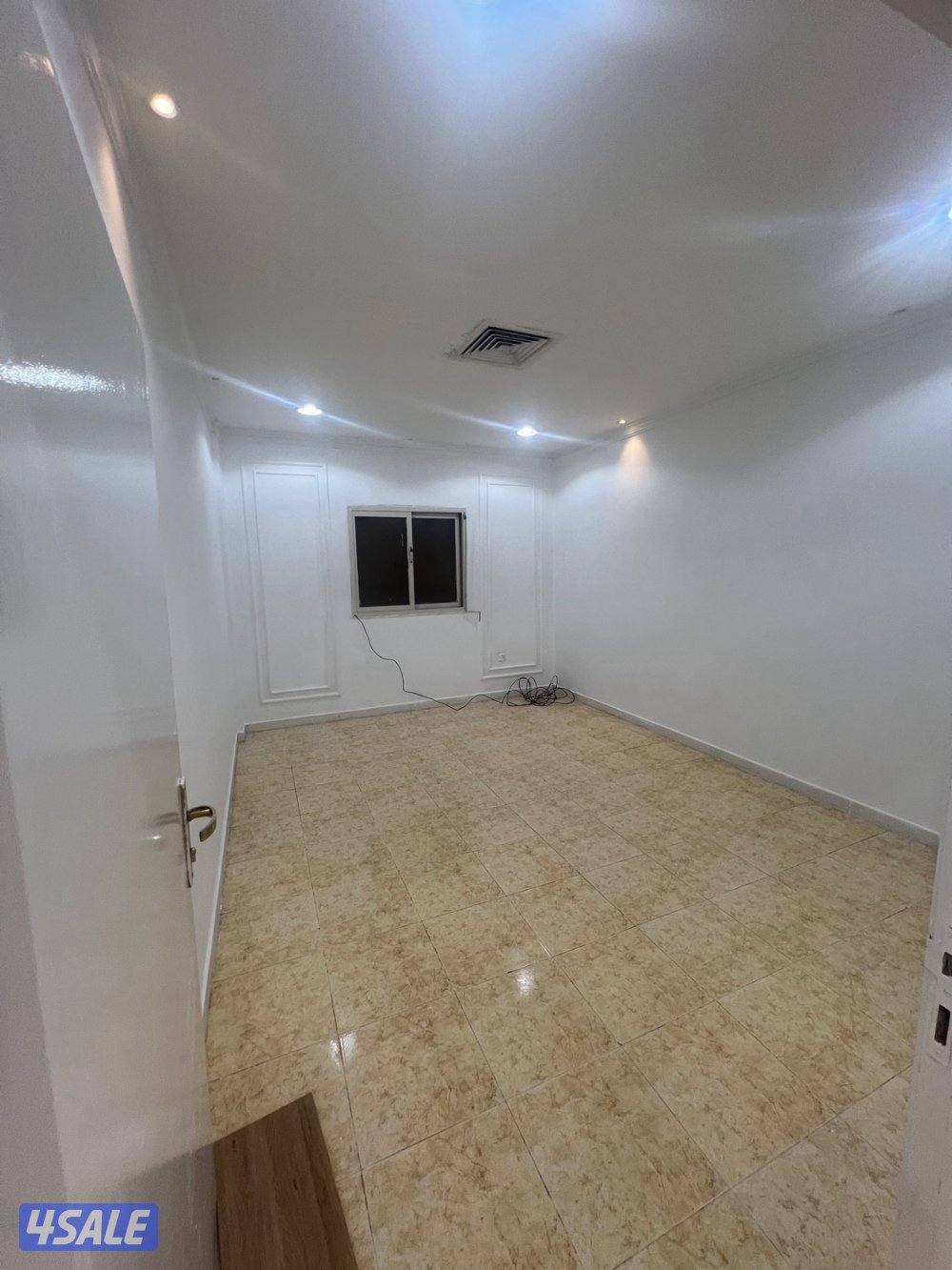 للايجار شقه بالصباحيه قطعه3 وشقه ف العقيله10