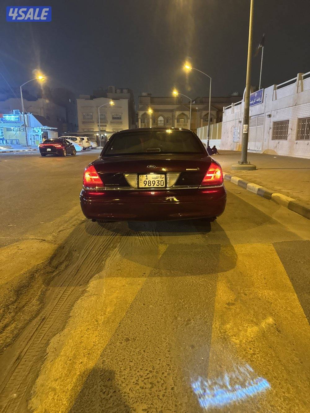 فورد فكتوريا2012شرط الفحص قير مكينه شاصي صبغ كامل تجميلي قابل للمساومه1