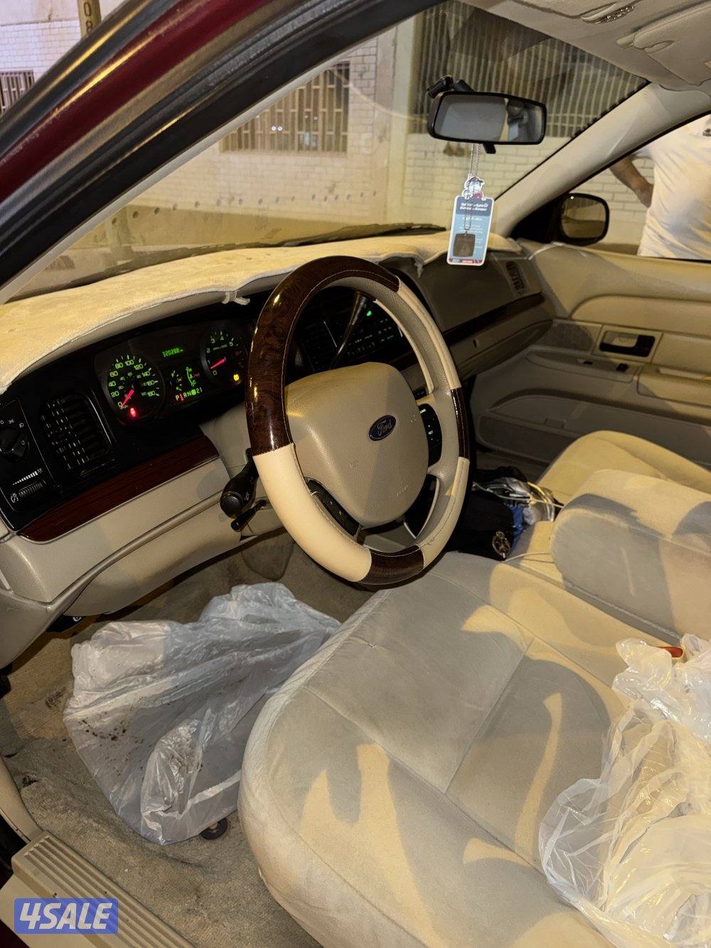 فورد فكتوريا2012شرط الفحص قير مكينه شاصي صبغ كامل تجميلي قابل للمساومه6