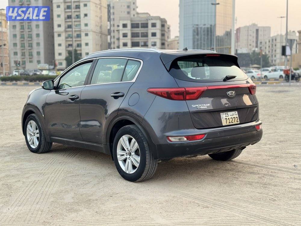 للبيع كيا سبورتاج 2018 الماكينه 2000 CC8