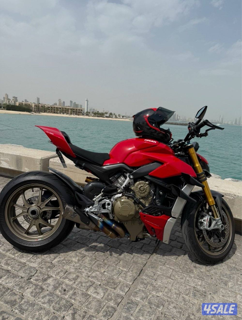 Ducati street fighter  V4S fully loaded with accessory1