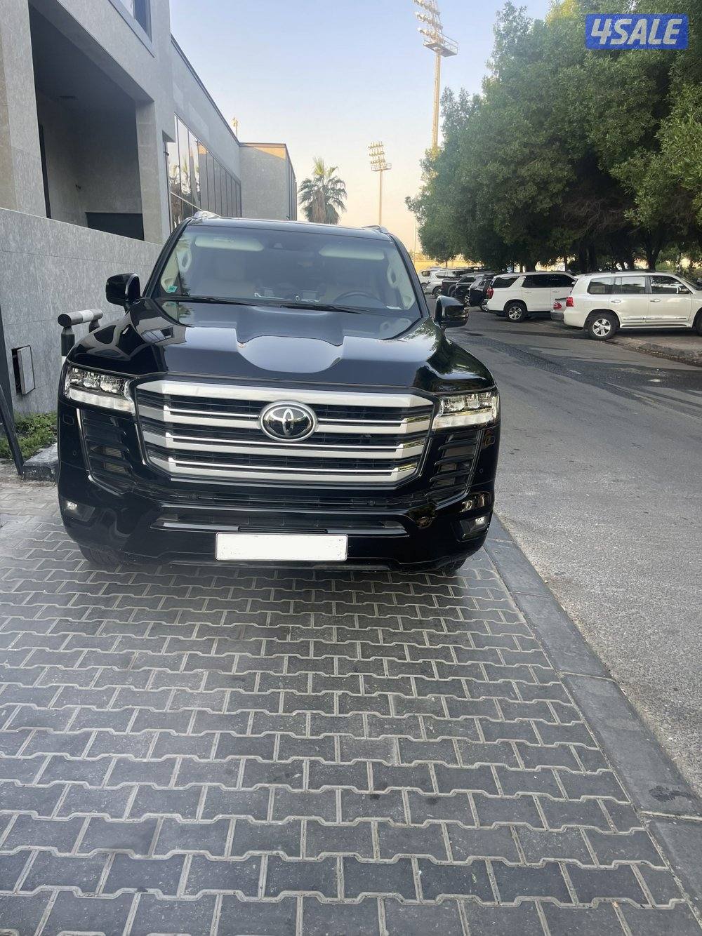 للبيع تويوتا لاند كروز  GX.R Aero  2024 نظيف جدا1