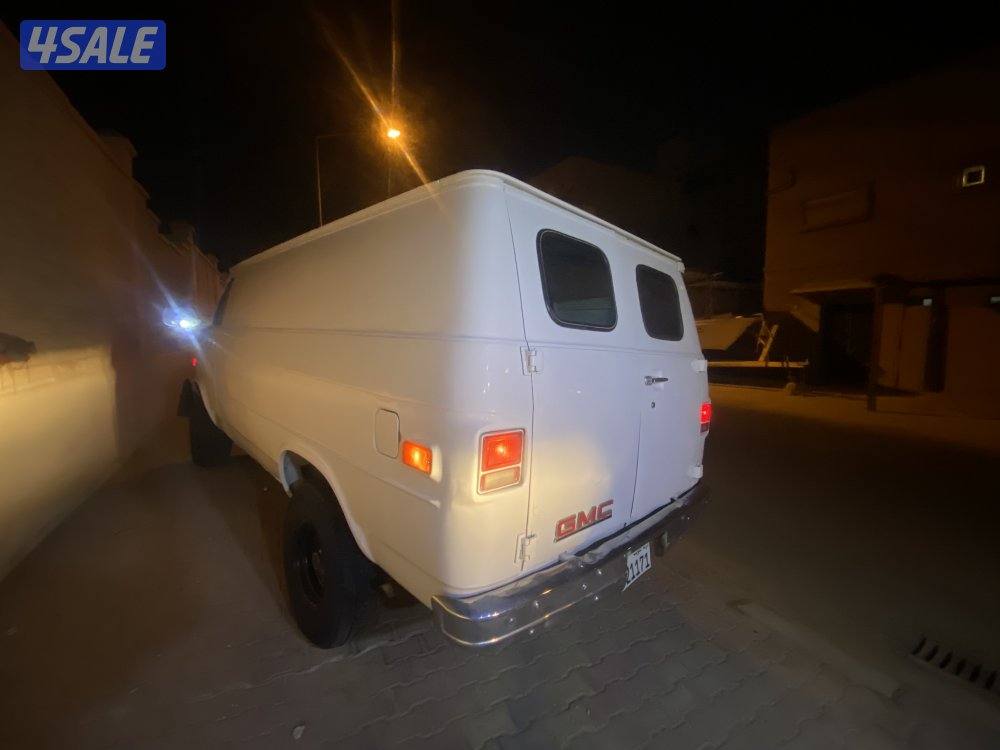 للبيع فان مقفل صندوق تامين سنه  ( للجميع الانشطه )2