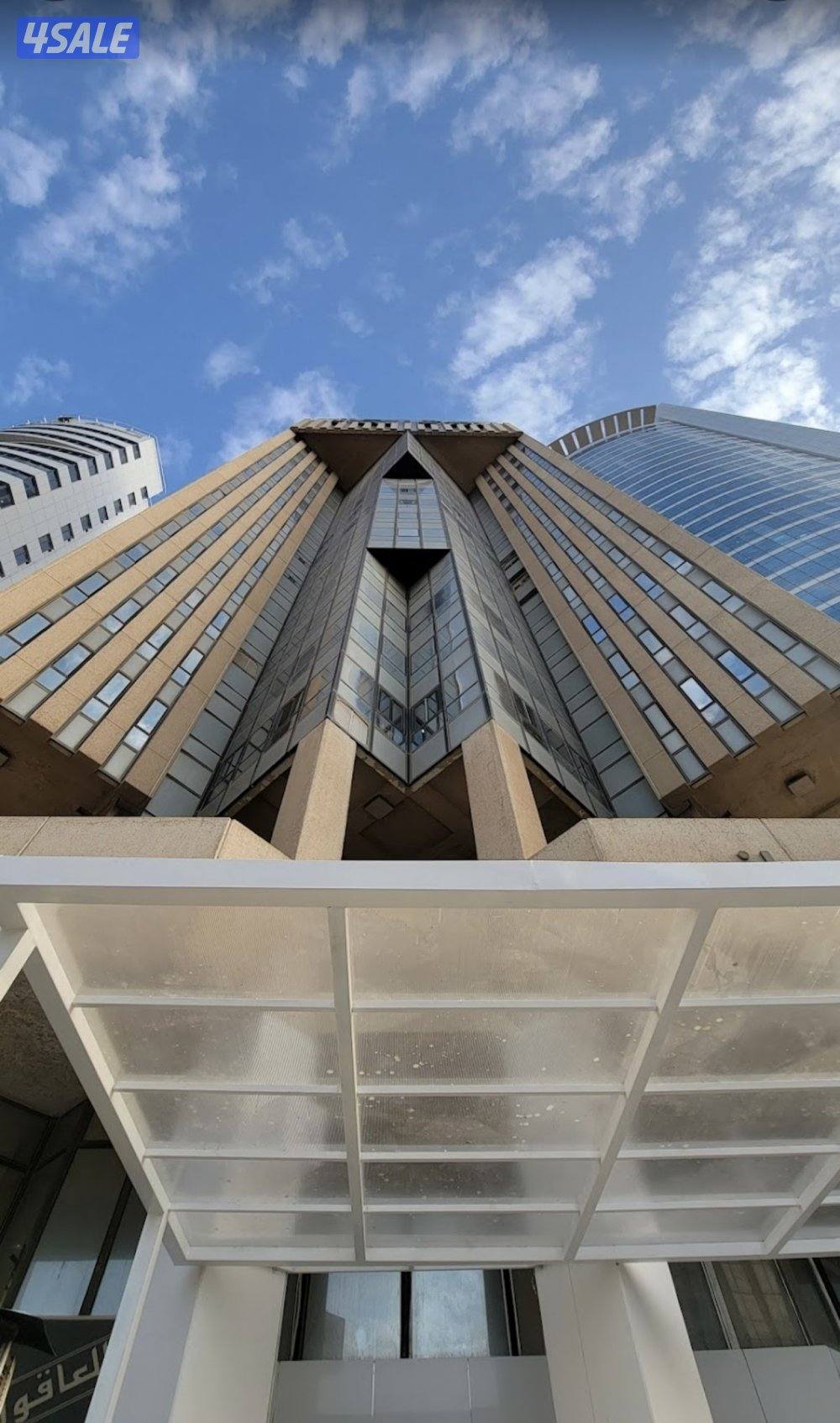 للايجار الدور التاسع اطلالة مميزة شرق مجهز بالاثاث والأجهزة مساحة 1201