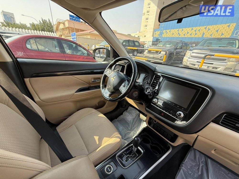 للبيع ميتسوبيشي اوتلاندر 20221