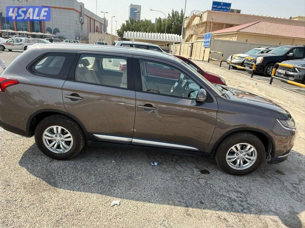 للبيع ميتسوبيشي اوتلاندر 20228