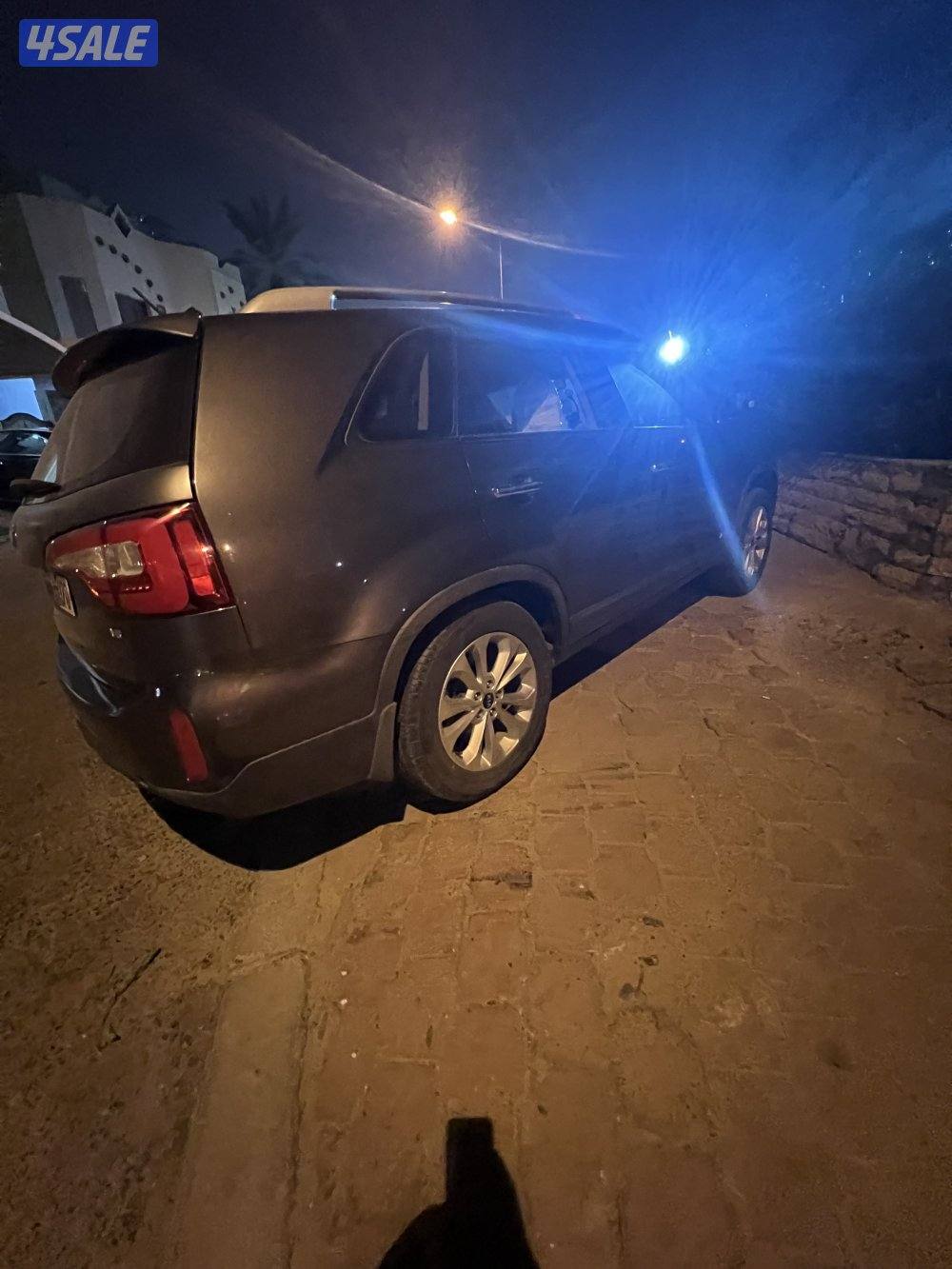 للبيع جيب كيا موديل 2015 لون رمادي1