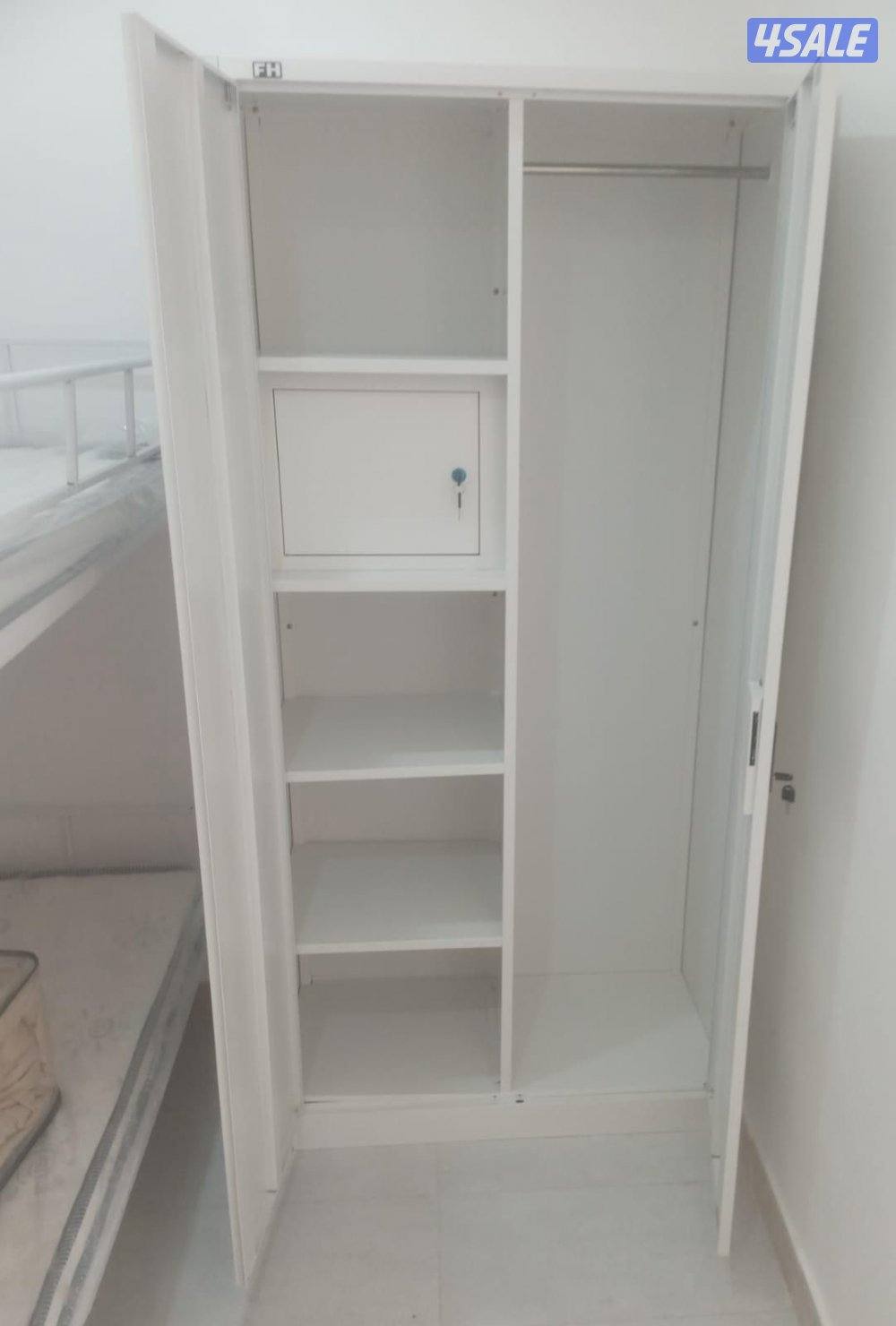 سرير حديد ومرتبه طبيه وبطانيه ومخده والملايات4