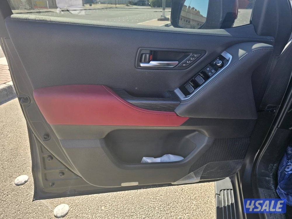 البيع لاند كروزر GR موديل 20247