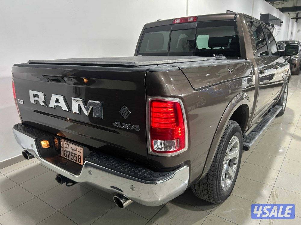 RAM 1500 Laramie Classic V8 17/875582