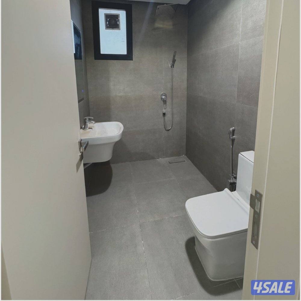 للبيع شقة سكنية مؤجرة10