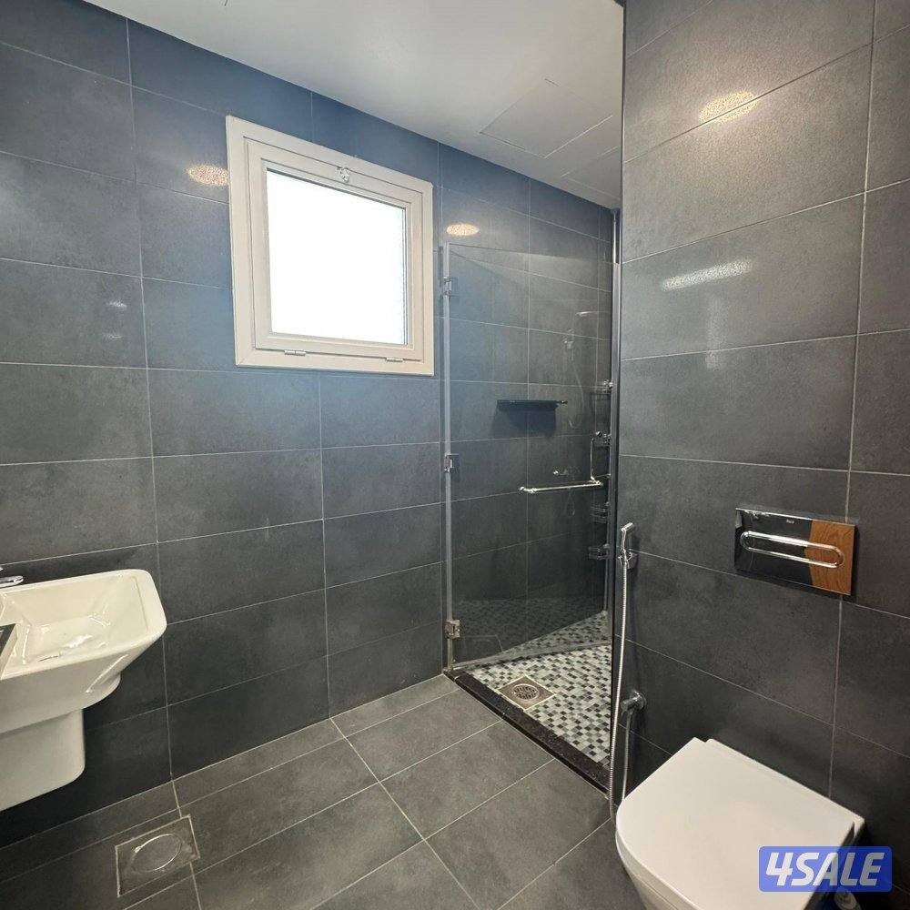 بينت هاوس إطلالة بحرية مباشرة للإيجار في بنيد القار8