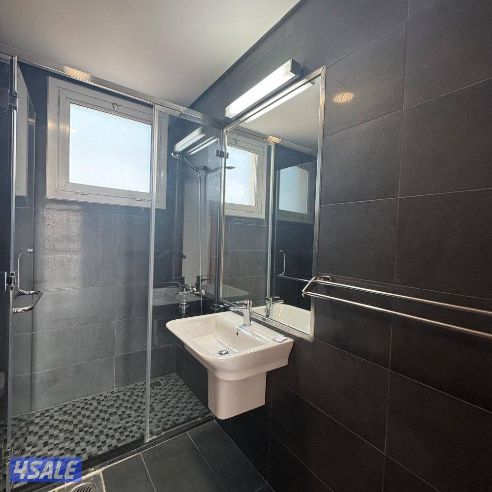 بينت هاوس إطلالة بحرية مباشرة للإيجار في بنيد القار9