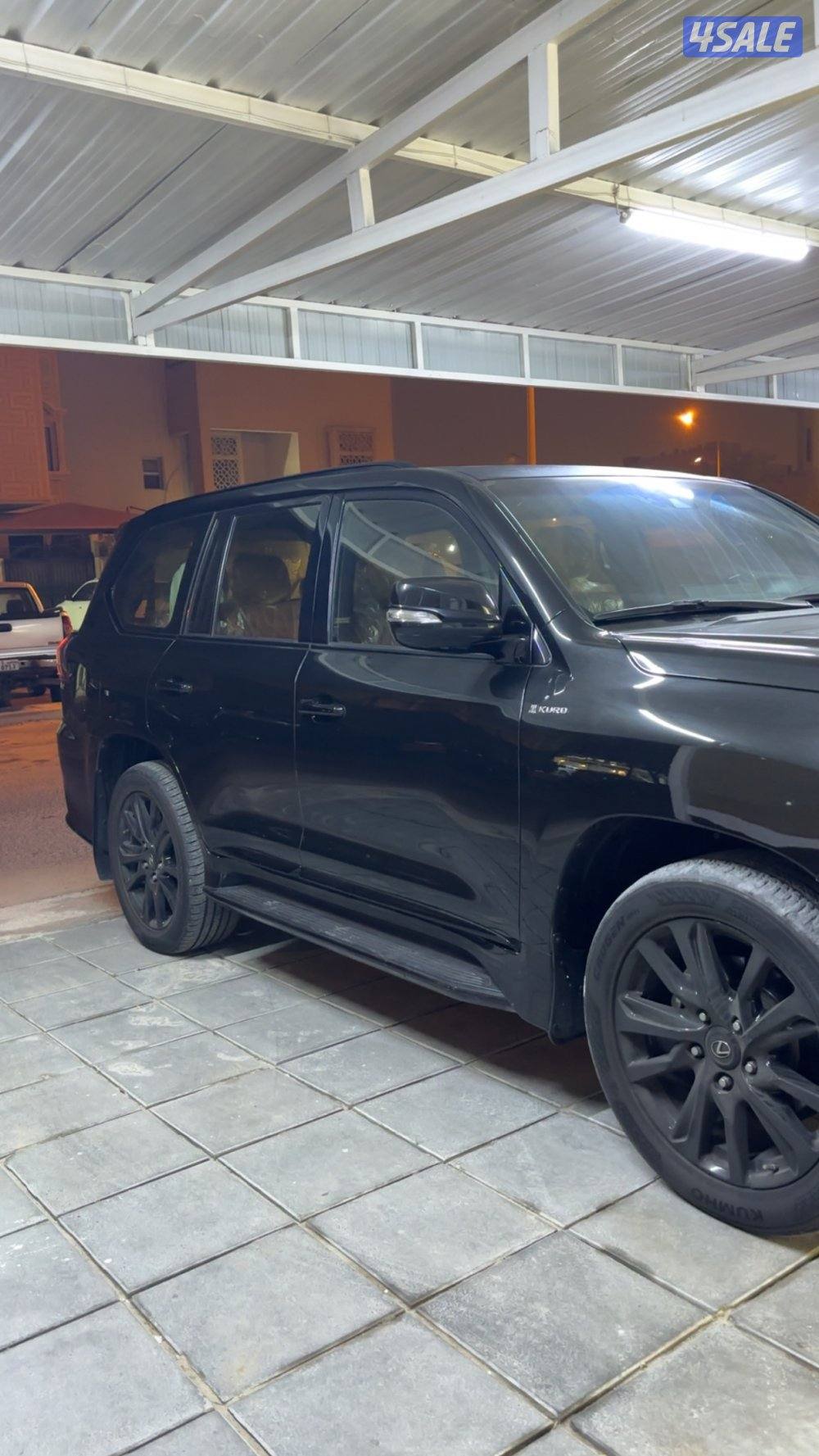 جيب لكزس 2019 بلاك ايدشن وارد قطر فاتح له ملف بساير ماشي 150 الف3