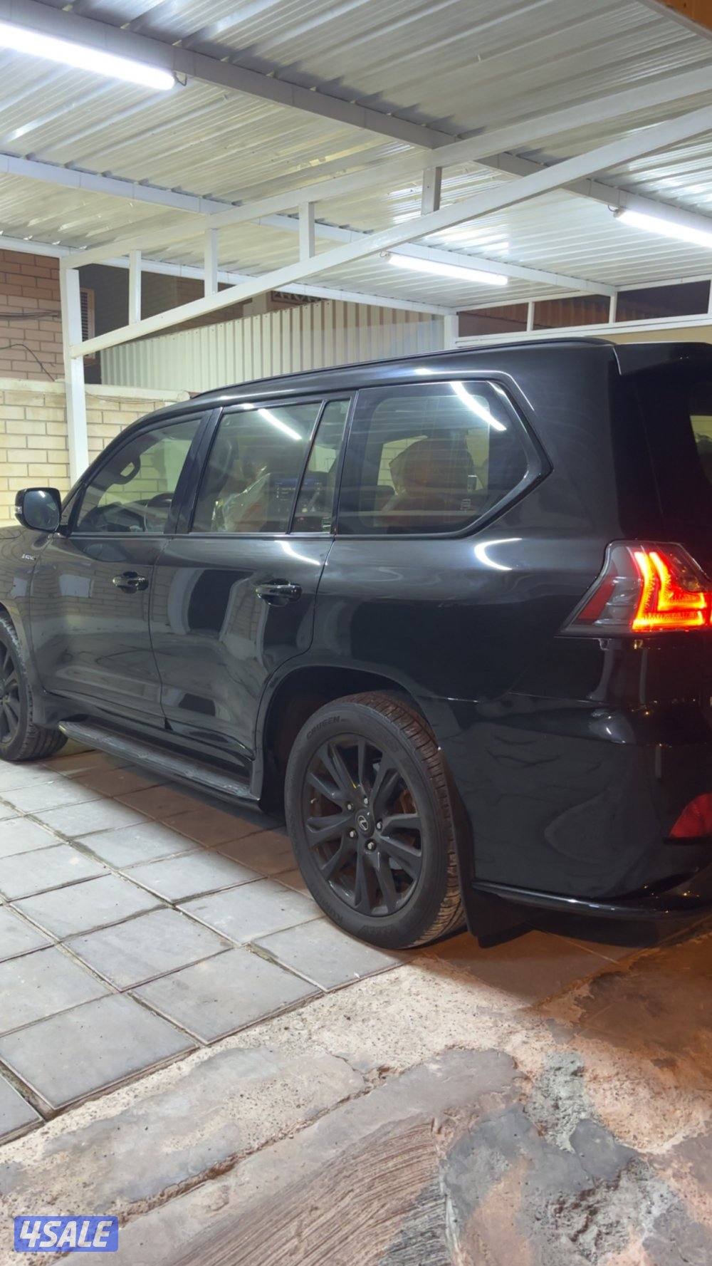 جيب لكزس 2019 بلاك ايدشن وارد قطر فاتح له ملف بساير ماشي 150 الف6