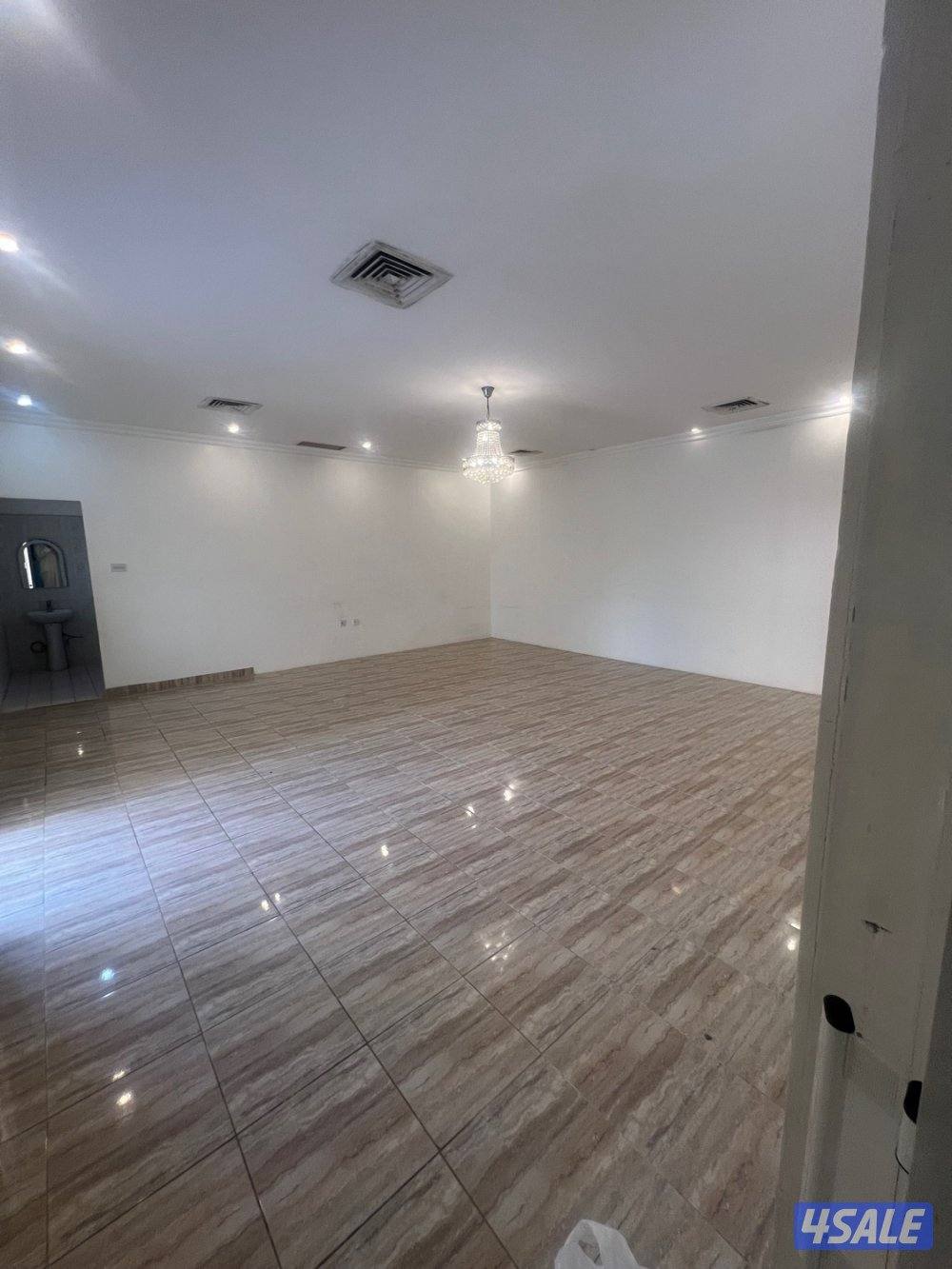 للايجاربيت كامل في الفحاحيل قطعه1 مساحته600 متر يصلح ينقصم علي بيتين ف1