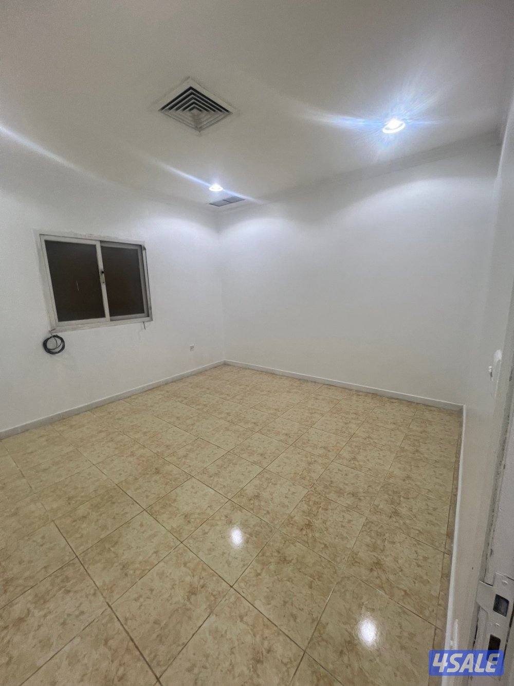 للايجاربيت كامل في الفحاحيل قطعه1 مساحته600 متر يصلح ينقصم علي بيتين ف5