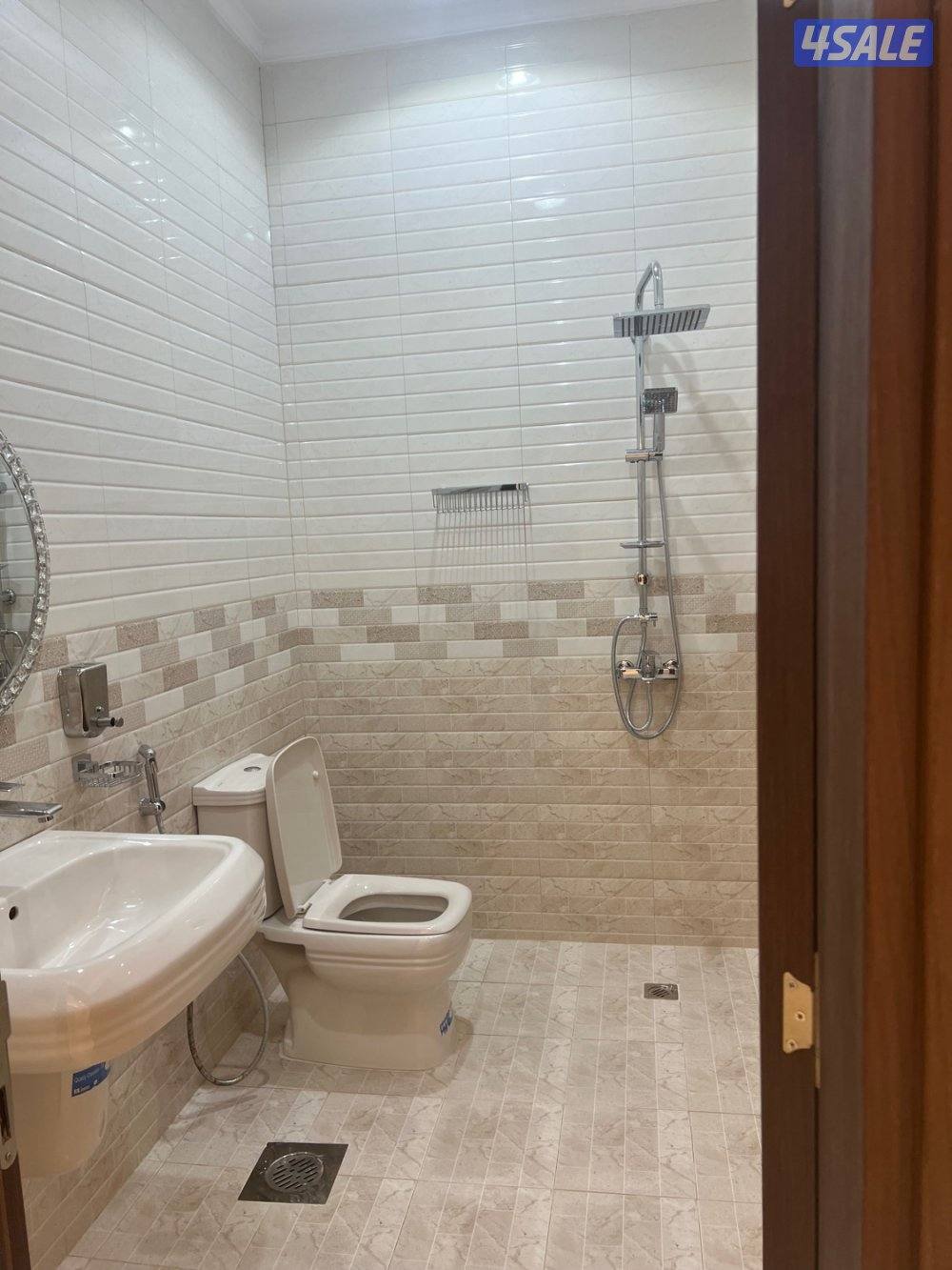 للايجاربيت كامل في الفحاحيل قطعه1 مساحته600 متر يصلح ينقصم علي بيتين ف10