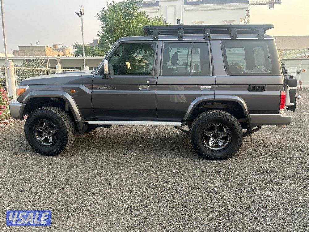 للبيع شاص نص موديل 2021 قير عادي ماشي 105 كل شغله في الوكاله2