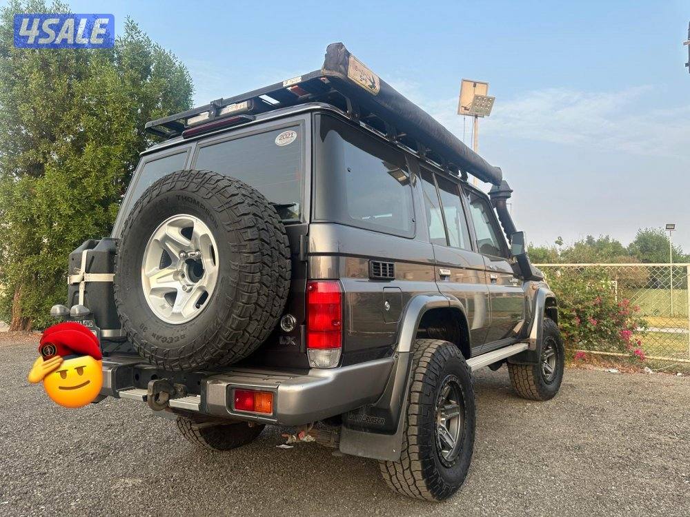 للبيع شاص نص موديل 2021 قير عادي ماشي 105 كل شغله في الوكاله6