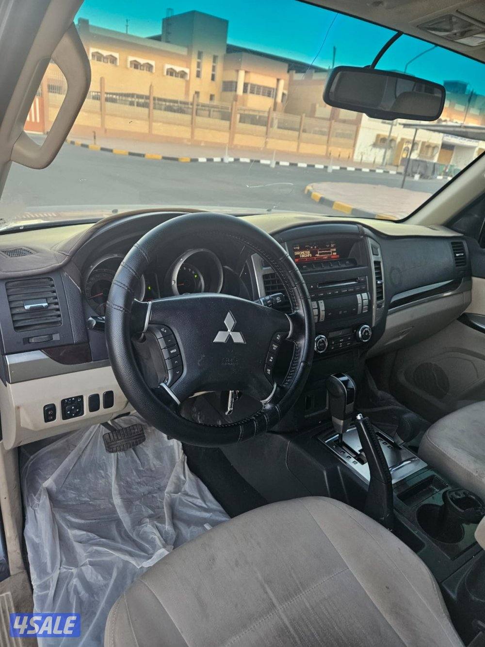 للبيع باجيرو مديل ٢٠١٦ مكينه كبيره شرط الفحص بالكامل عداد ٢٠٠ لف2