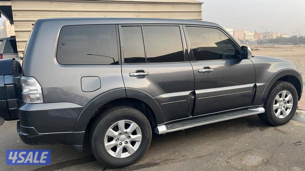 للبيع باجيرو مديل ٢٠١٦ مكينه كبيره شرط الفحص بالكامل عداد ٢٠٠ لف4