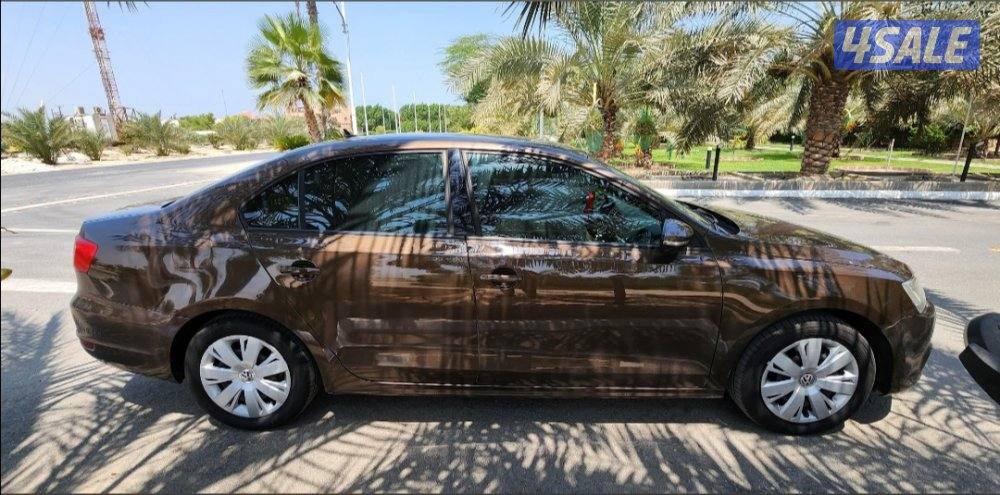 للبيع فولكسواجن جيتا 4 سلندر موديل 2014 أو للبدل مع همر H26